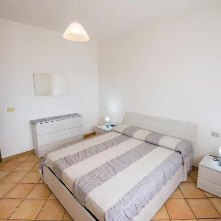 Lägenhet Trilocale Con Giardino 1500 Mt Da Porto Pollo *
